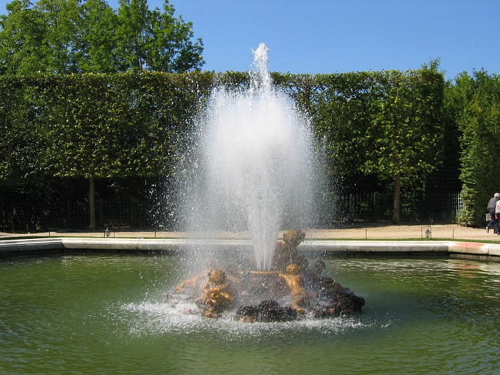 092 Versailles fountain.jpg